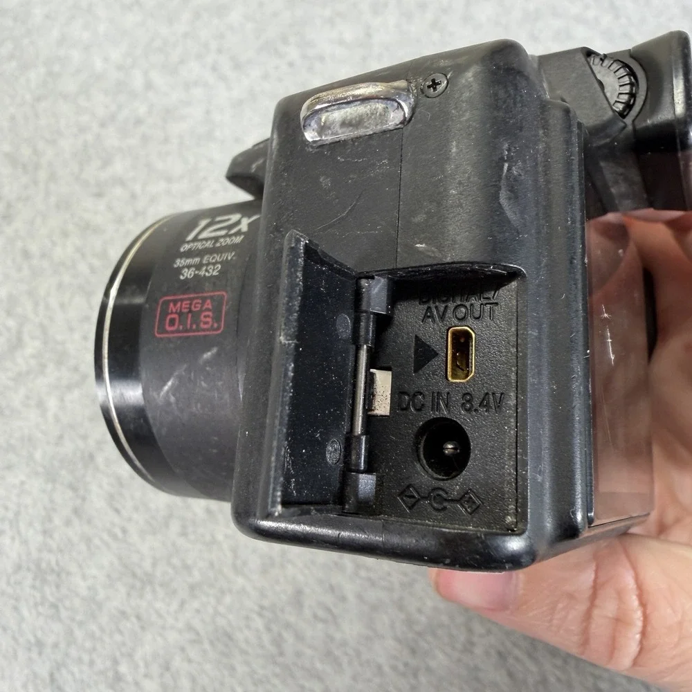 Panasonic LUMIX DMC-FZ8 7.2MP Digital Camera Black Untested For Parts